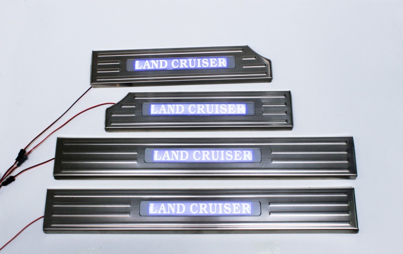 Хром-накладка на порог внутренний TOYOTA LAND CRUISER 200 с подсветкой (8PCS)