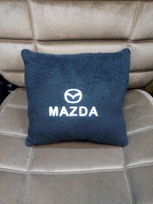 Подушка с логотипом авто MAZDA черная 30*30 (1 шт)