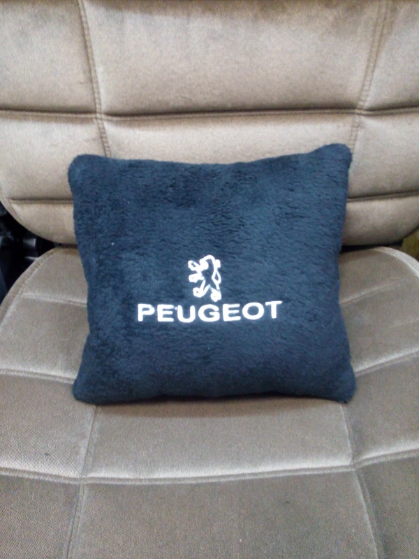 Подушка с логотипом авто PEUGEOT черная 30*30 (1 шт)